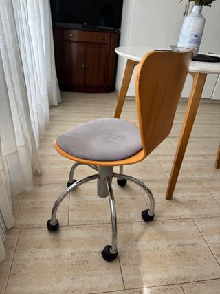 Silla giratoria oficina gris