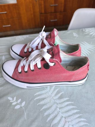 Zapatillas Levis rojas - Talla 43
