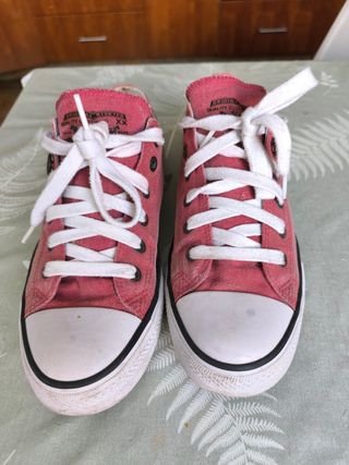 Zapatillas Levis rojas - Talla 43
