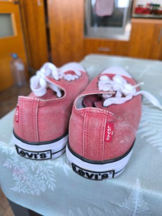 Zapatillas Levis rojas - Talla 43