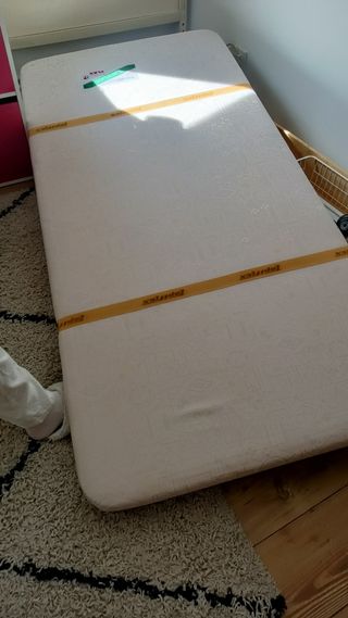 Somier Tapiflex blanco, cama tapizada