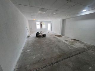 Local comercial en alquiler en Pubilla Cases en Hospitalet de Llobregat, L´