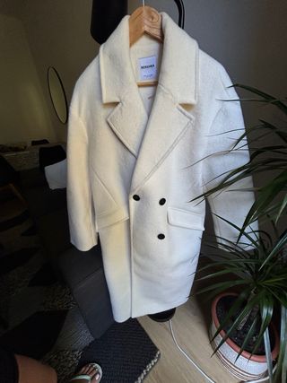 Abrigo blanco Bershka