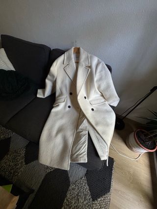 Abrigo blanco Bershka