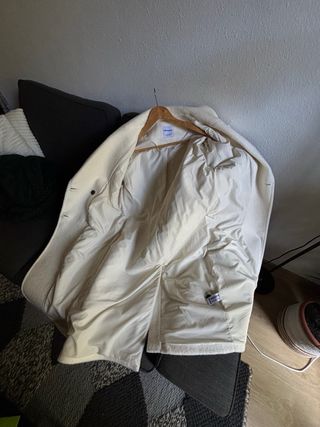 Abrigo blanco Bershka