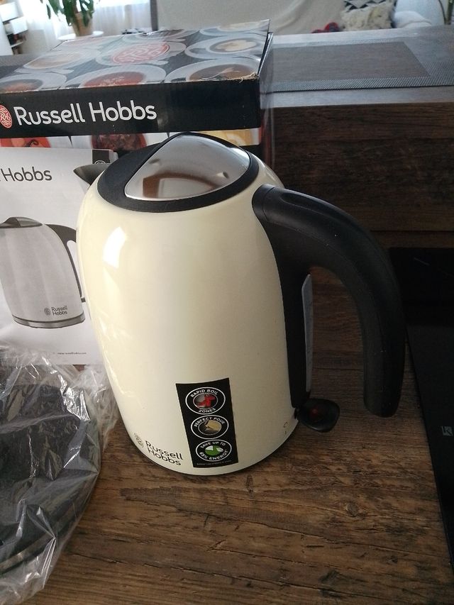 Hervidor Russell Hobbs - Crema