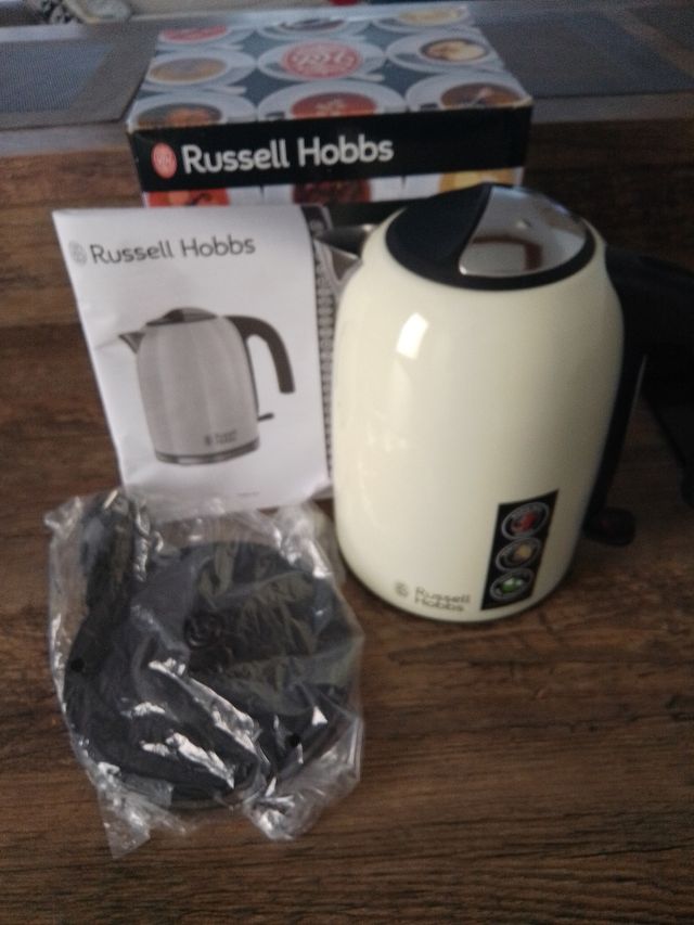 Hervidor Russell Hobbs - Crema