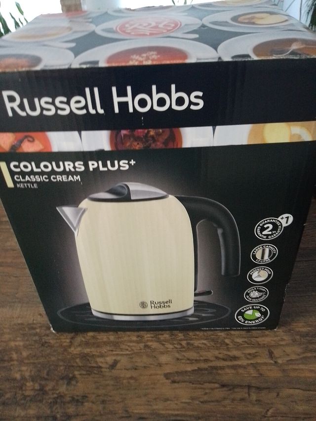 Hervidor Russell Hobbs - Crema
