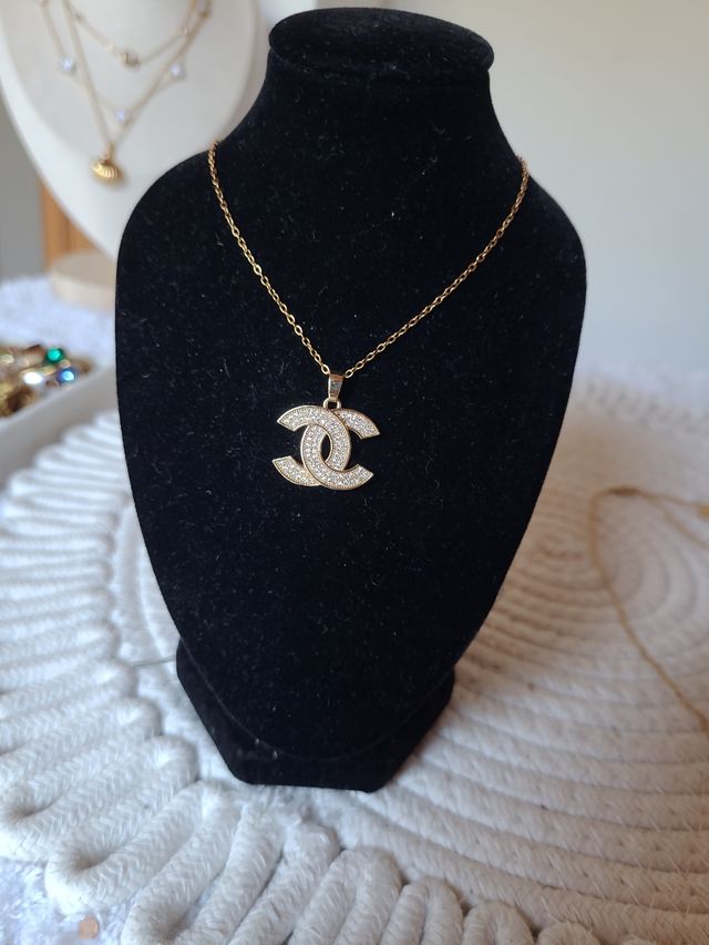 Colgante Chanel dorado acero inoxidable