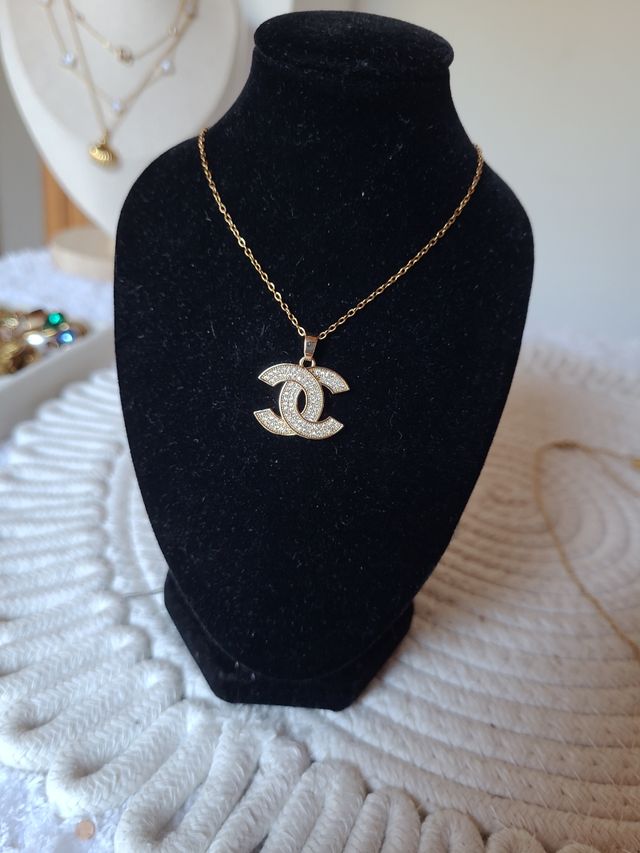Colgante Chanel dorado acero inoxidable