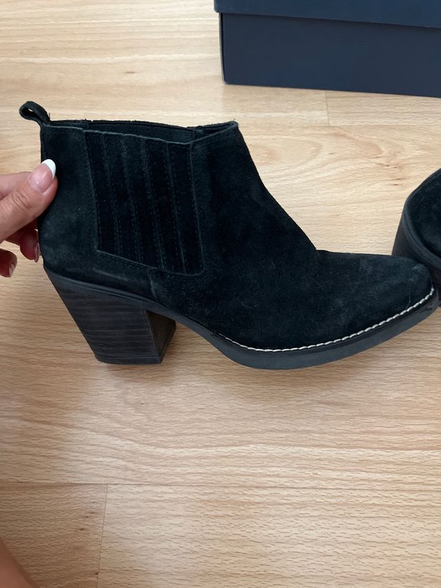 Botines negros de ante