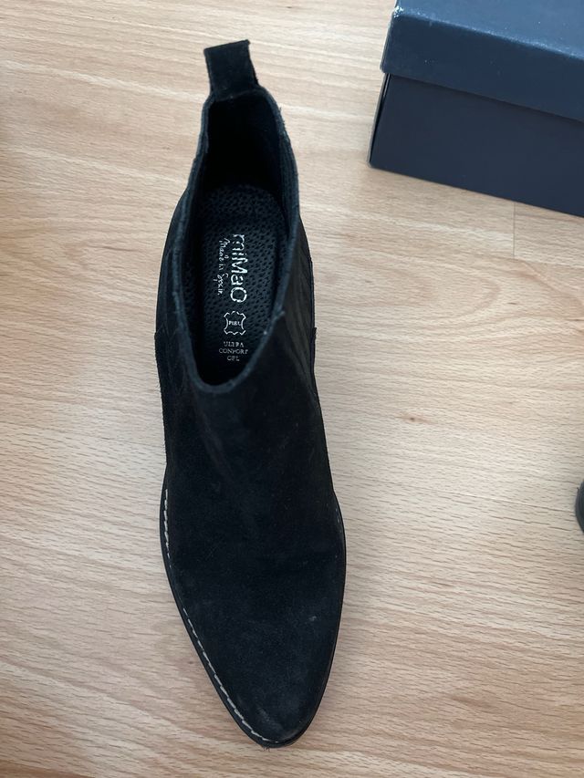 Botines negros de ante