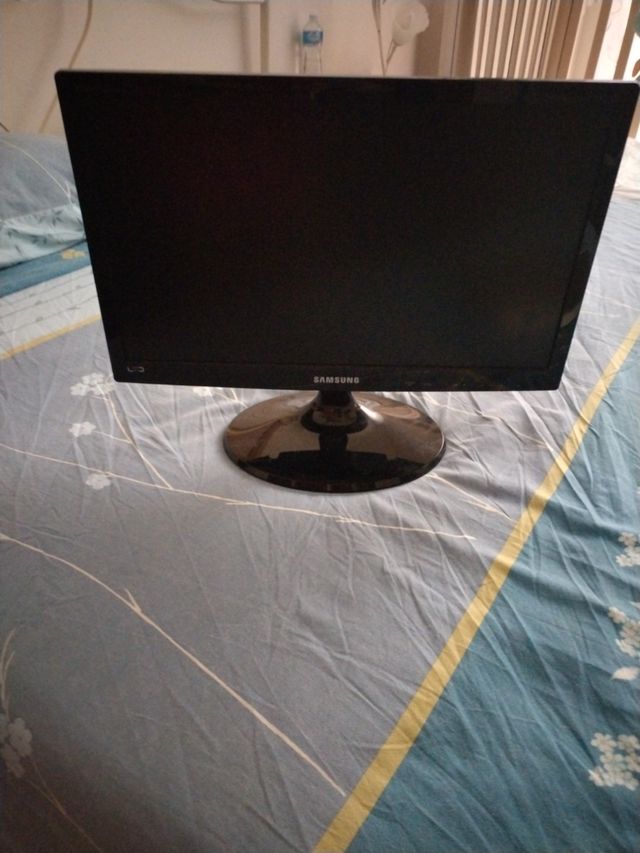 Vendo TV Samsung funzionante senza telecomando