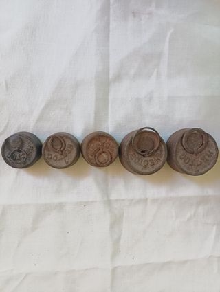 Juego de 5 pesas antiguas