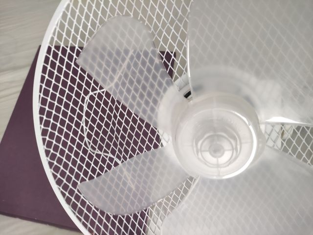 Ventilador blanco pequeño - sobremesa