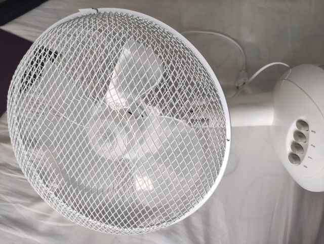 Ventilador blanco pequeño - sobremesa