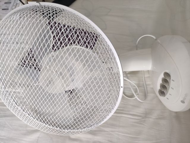 Ventilador blanco pequeño - sobremesa