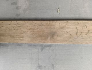 Rodapié porcelánico,color roble,corte recto.9x120