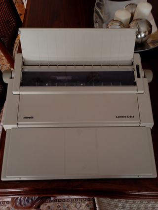 Olivetti Lettera E515 - Máquina de escribir