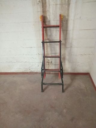 Escalera de tijera plegable