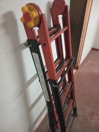 Escalera de tijera plegable