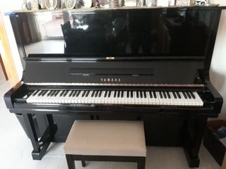 Piano Yamaha Negro