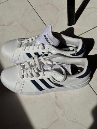 Zapatillas Adidas Superstar blancas y azules