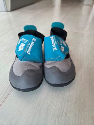 Zapatillas escalada niño Simond. Talla 33
