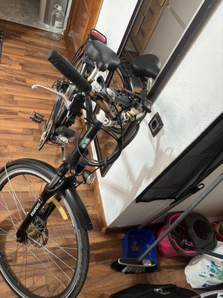 Bicicleta eléctrica Longuis negra casi nueva 