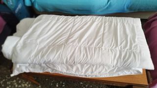 Edredón blanco 200x200cm
Y sábanas 
Casi sin uso.