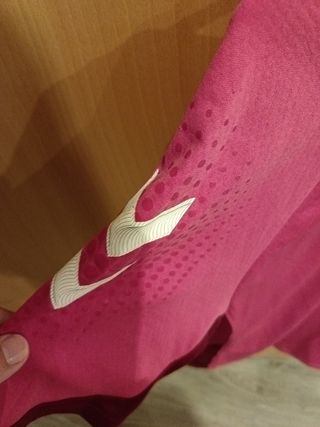 Camiseta Hummel rosa-granate