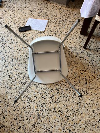 Silla blanca moderna