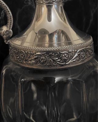 Elegante Caraffa Artigianale con Drago