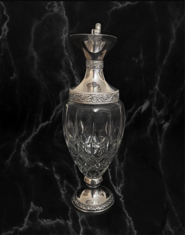 Elegante Caraffa Artigianale con Drago