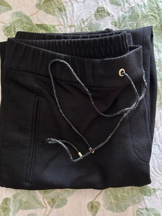 Pantalones tobillero Massimo Dutti negros