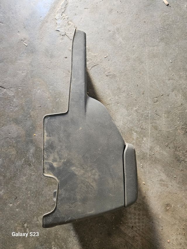 Apoyabrazos Nissan Terrano (1995)