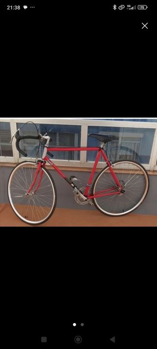 Bicicleta carretera roja ZEUS