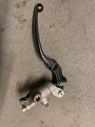 Bomba Freno Accossato forjada 19x20 radial