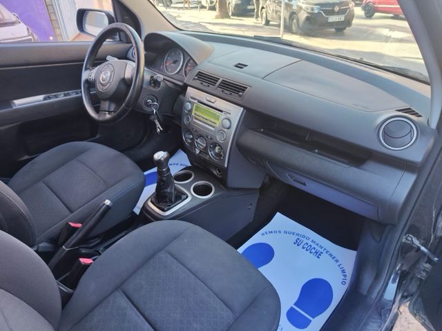 Mazda 2 2004