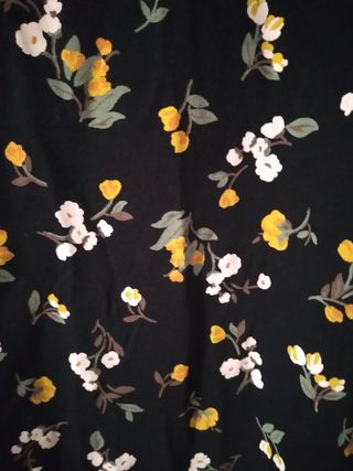 Camiseta flores - negra y amarilla