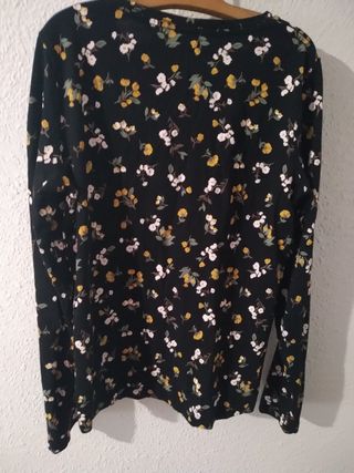 Camiseta flores - negra y amarilla
