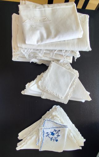 Tapetes y servilletas lino blanco