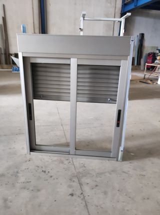Ventana aluminio imitación inox