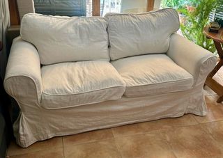 Sofá 2 plazas IKEA blanco
con segunda funda roja 