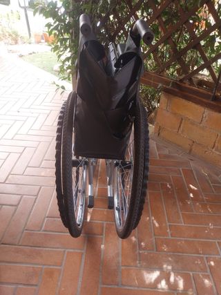 Carrozzina x disabili ad autospinta  leggera 15hg 