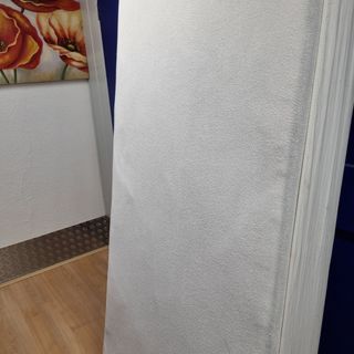 Colchón individual de muelles  com funda blanca