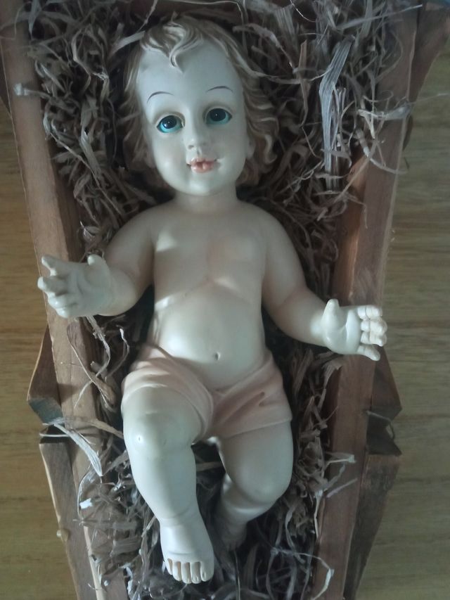 Niño Jesús y cuna.