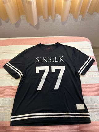 Camiseta Siksilk Negra - Edición Limitada
