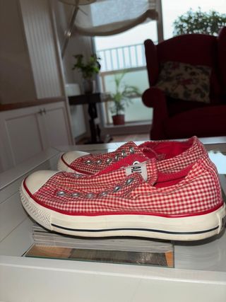 Converse rojas vichy sin cordones