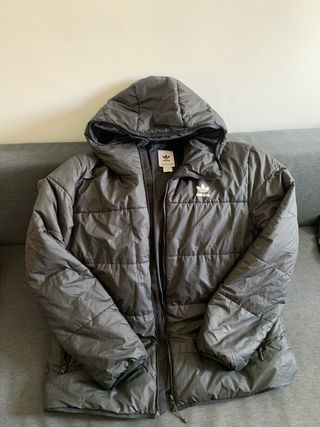 Chaqueta Adidas negra acolchada